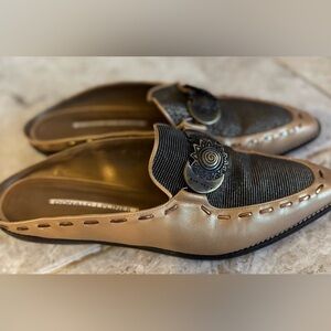 Elegant Donald J Pliner Western Couture Gold & Black Leather & Mesh Mules Sz 9M